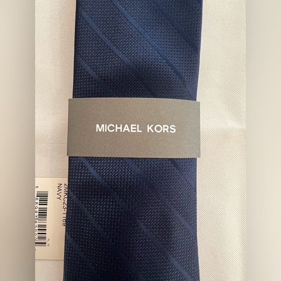 NWT Michael Kors Navy Blue Quincy Solid Stripe Tie! - Picture 3 of 6